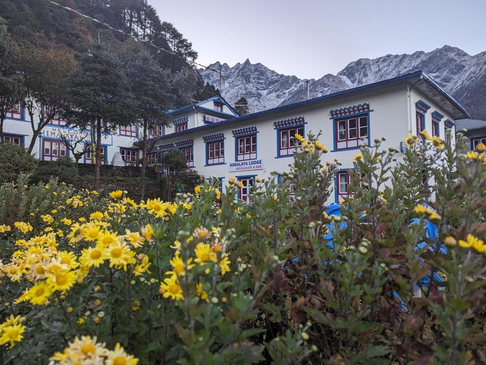 Lukla Himalaya Lodge Екстер'єр фото